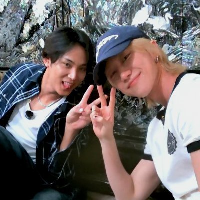 yuè ★ V8's profile picture