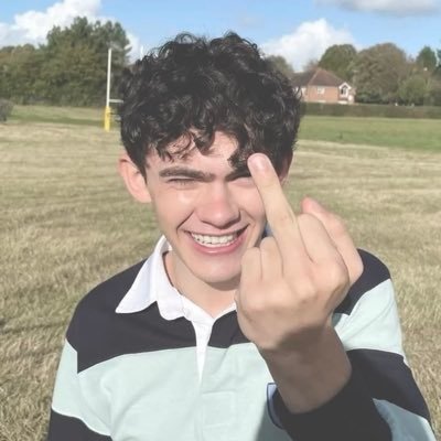 heartstopper tweets's profile picture