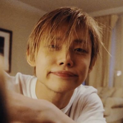 no labels, just hels ᢉ𐭩's profile picture