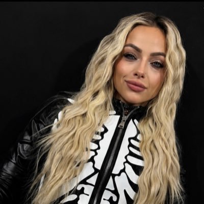 J 🖤's profile picture