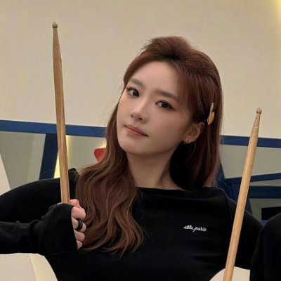 月's profile picture