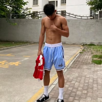 权威会打篮球's profile picture