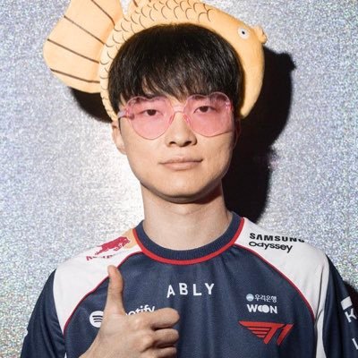 Chlöe 🌸| S.H Lee 🩷 M.S Ryu to 2029 🐈⬛🐶 |'s profile picture