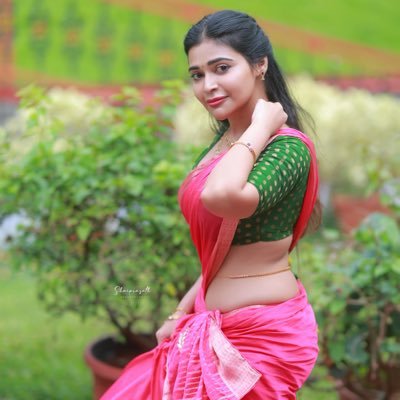 DharshaGupta's profile picture