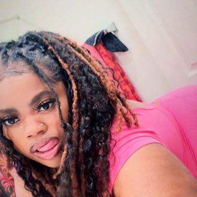 she's profile picture