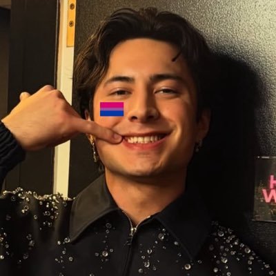 m 🏒 nw: ER + IWTV's profile picture