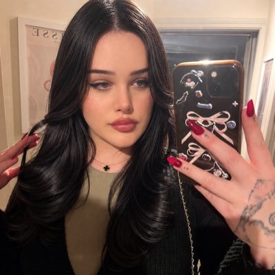 avivaprivate's profile picture