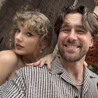 tayvislover_'s profile picture