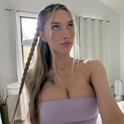 Cameron 🍒's profile picture