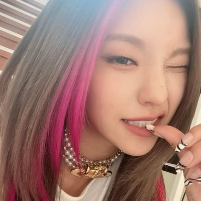 ᴍᴀɴᴅɪ⁷):)VAI VER O BTS's profile picture