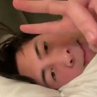 𝐚𝐫𝐢 🦆 ᴴᴼᴸᴸᴬᴺᴼⱽ's profile picture