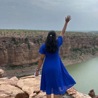 లక్ష్మీ ప్రియ 🦋💫's profile picture