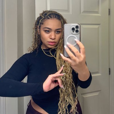 lunagiiselle's profile picture