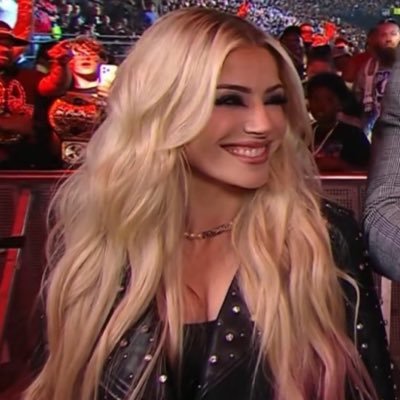 yana is charlotte's girl 𑣲's profile picture