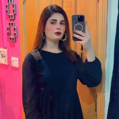 zarva_khan11's profile picture