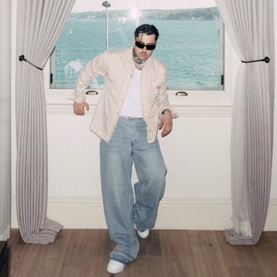 𝔐's profile picture