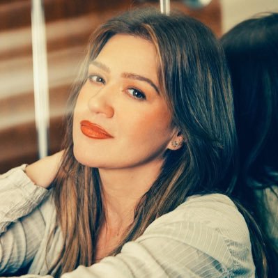 Kelly Clarkson's profile picture