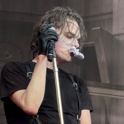 velvet 🗡️ of #pisskeytwt || SEEING MCR 9/6/26's profile picture
