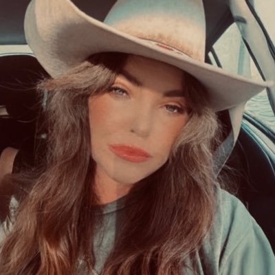 🏈 emily🌲's profile picture