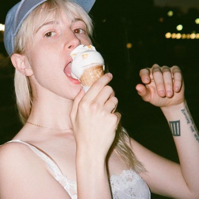 YELYAHPOI's profile picture