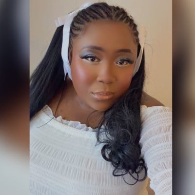 OLIVE ้ ๅฟ's profile picture