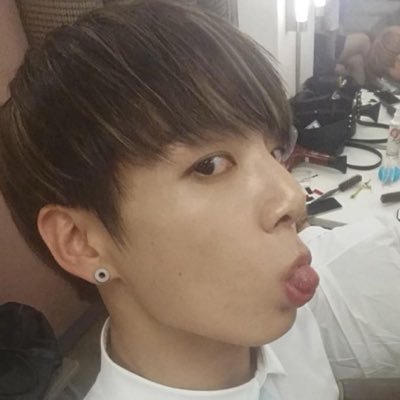 bisexualarmys's profile picture