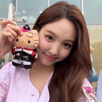 naye0nswife's profile picture