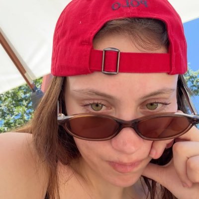 chloe๐ชฝis dependent's profile picture
