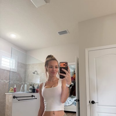 MarieyekcSkye's profile picture