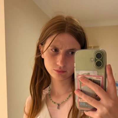 b 🪐's profile picture