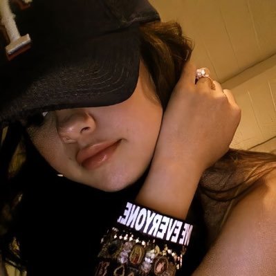 lara's profile picture