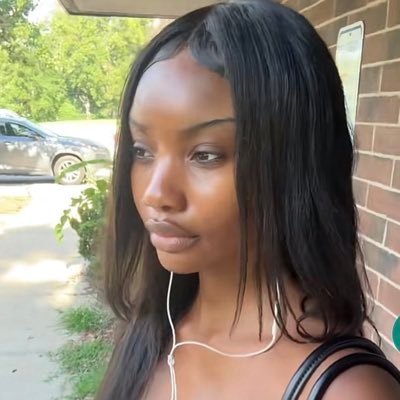 †'s profile picture