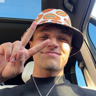 julia ⁴'s profile picture