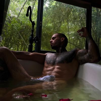amazinghotboys's profile picture