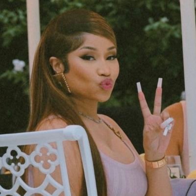 Queen Radio's profile picture