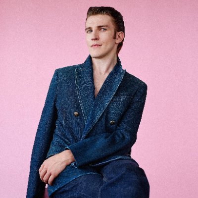 It's time for Ewan Mitchell's profile picture