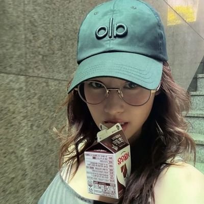 chxrryou0's profile picture