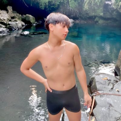 R⚡️👼🏻's profile picture
