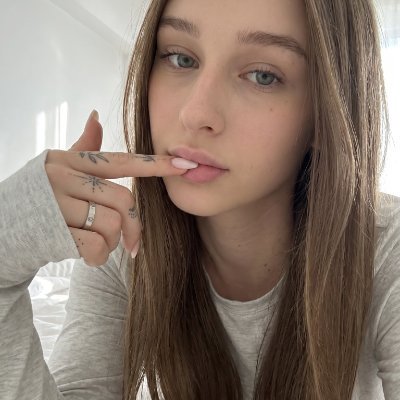 luvlyuli's profile picture