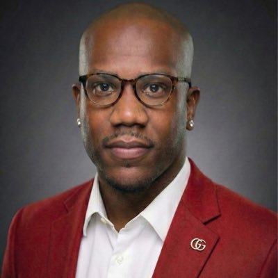 iLiveLavishly's profile picture