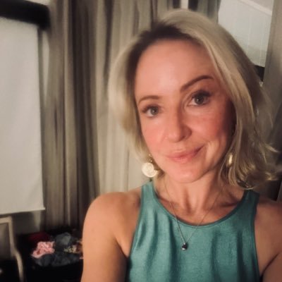 𝘤𝘰𝘶𝘳𝘵𝘯𝘦𝘺 𝘸𝘢𝘭𝘴𝘩's profile picture