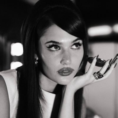 𝐡𝐚𝐳𝐞𝐥 𝐛𝐚𝐬𝐢𝐥 ✿'s profile picture