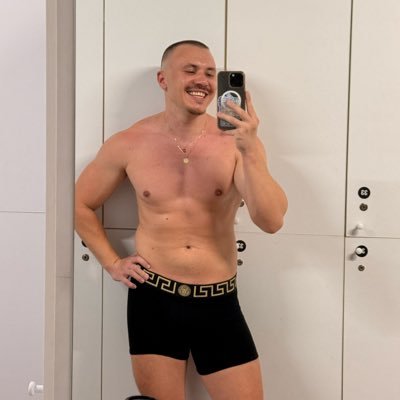 boyfromro's profile picture