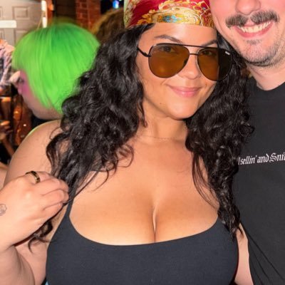 Discount Selena Gomez's profile picture