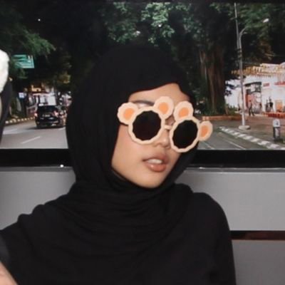 L's profile picture
