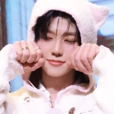 gi 𝜗𝜚 loves marta♡ 𐔌՞. .՞𐦯's profile picture