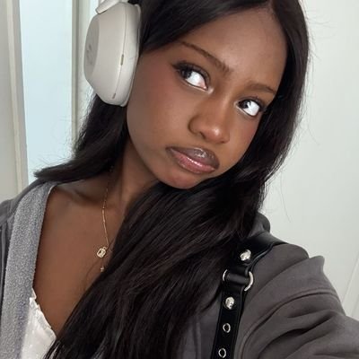 ℰden ★ tarot's profile picture
