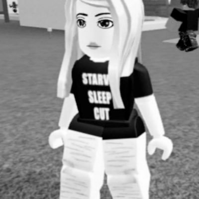em 👩💻's profile picture