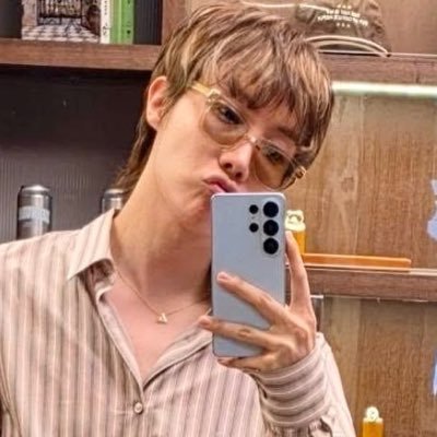⋆ vai ver o bts 3x's profile picture