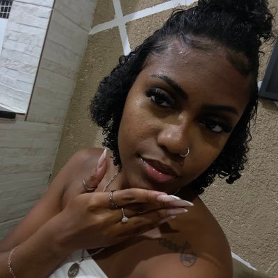 luiza 's profile picture